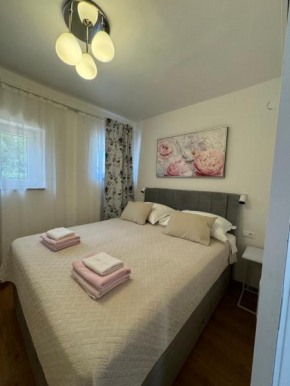 One Bedroom Apartment with Terrace near Sea - Angela's Apartments